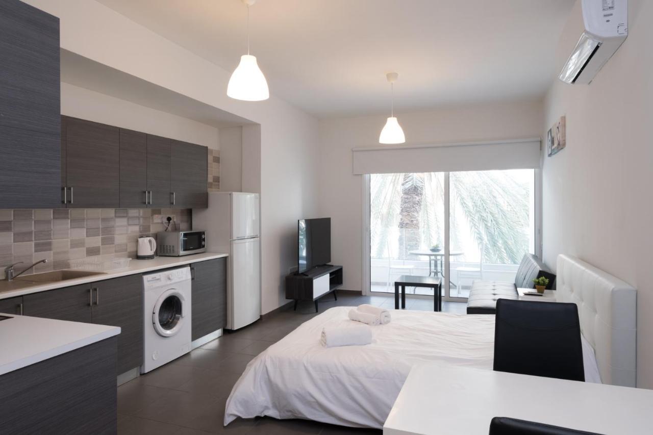 Spacious Studio Downtown Larnaca Exterior photo