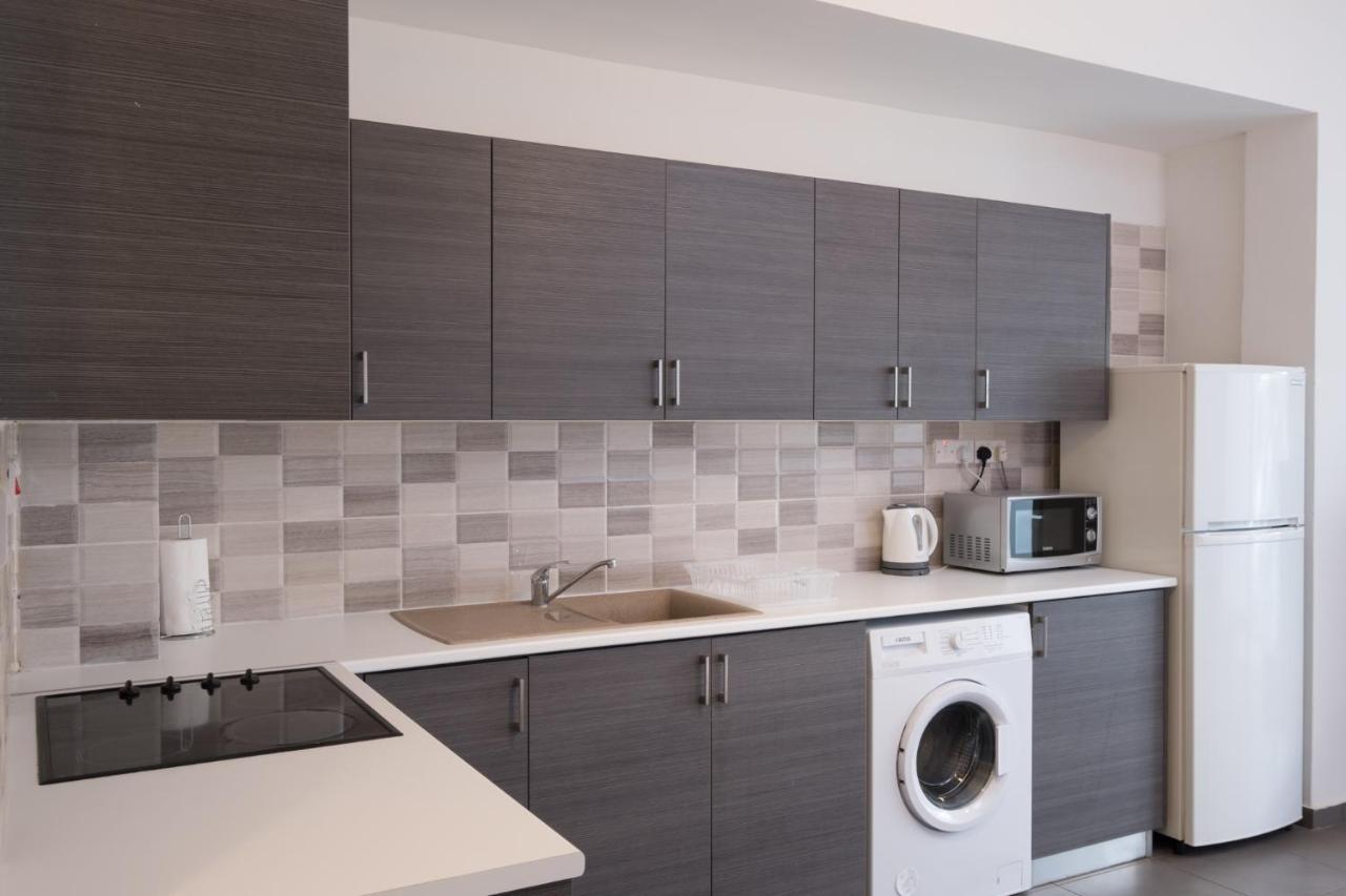 Spacious Studio Downtown Larnaca Exterior photo